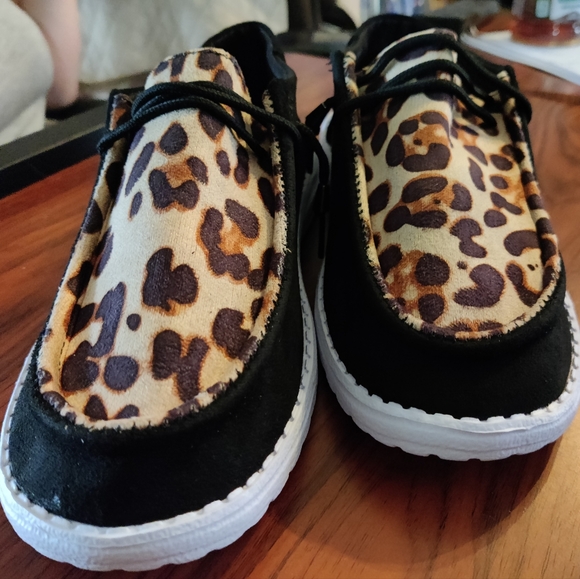 BNWT WOMENS FASHION LEOPARD PRINTED LOAFER SHOES - Picture 2 of 5